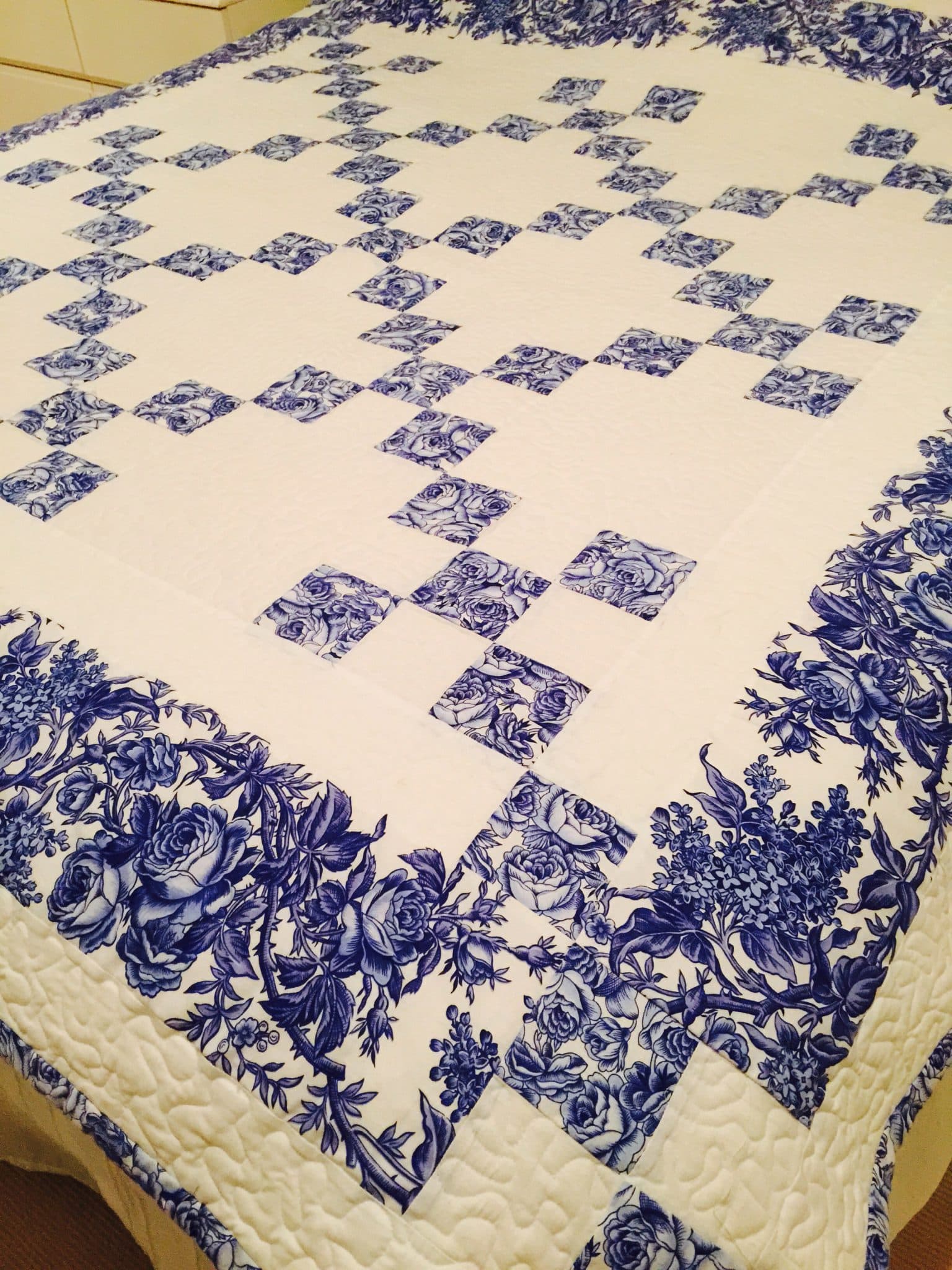 delft-blue-chaining-nine-patch-quilt-and-pattern-susies-scraps