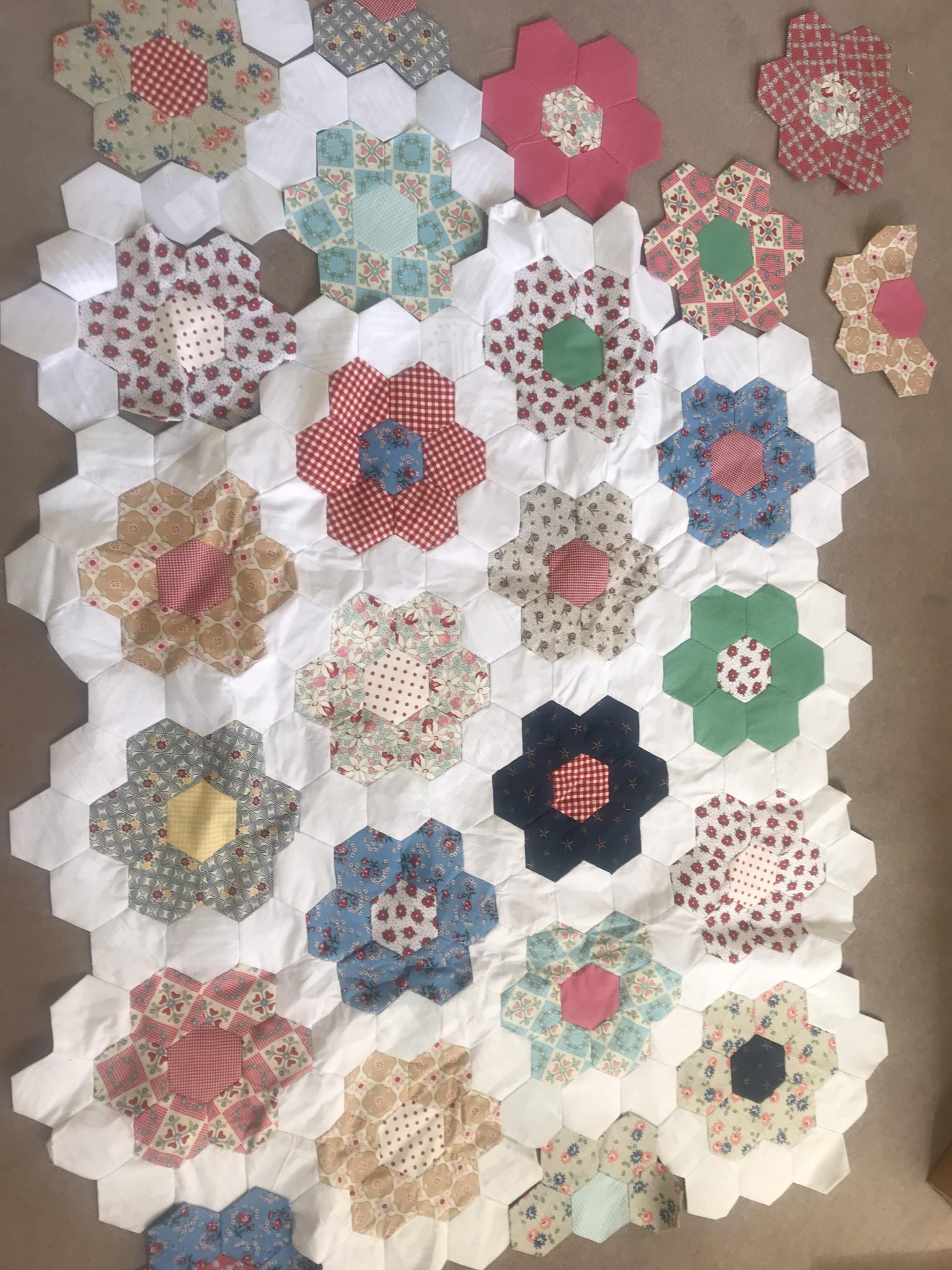 Grandmother’s Flower Garden Quilt In Progress | Susies-scraps.com