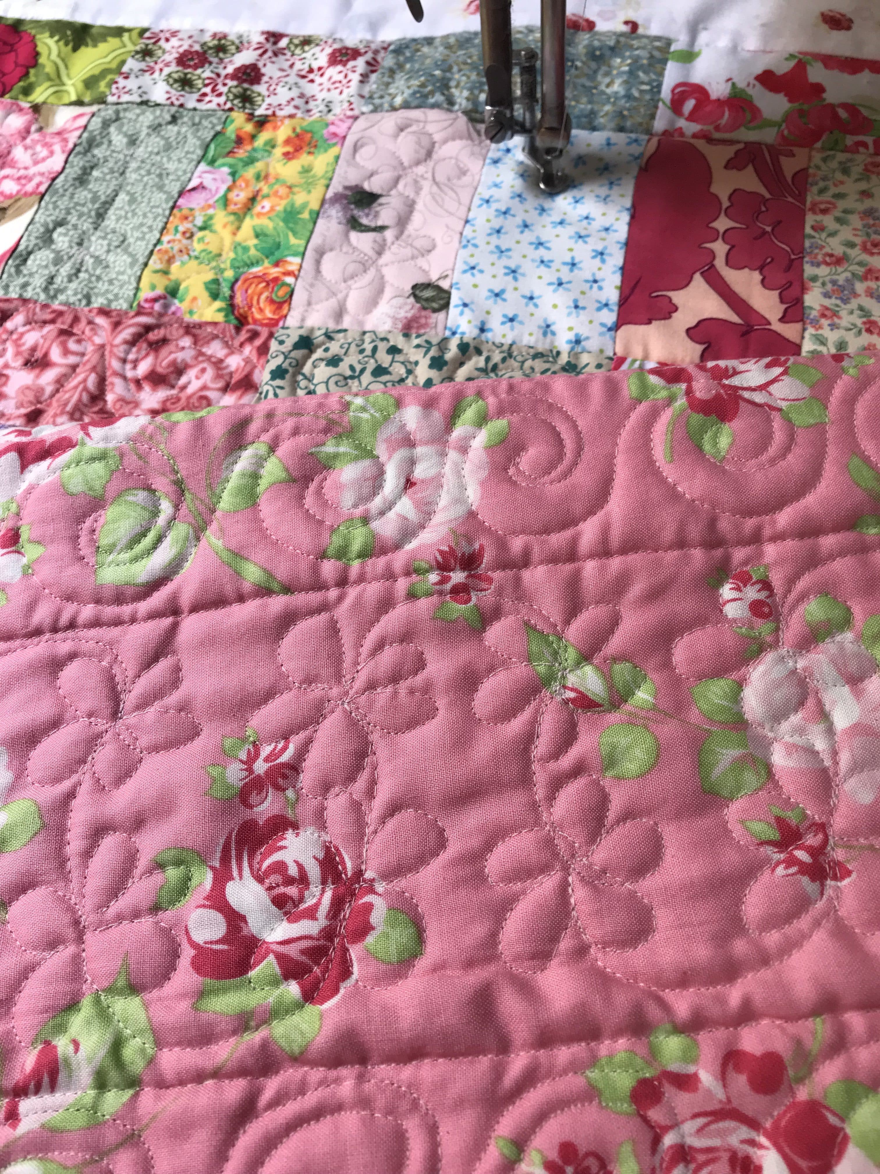 How To Quilt a Free Motion Flower Design — Sleeping Dog Quilts