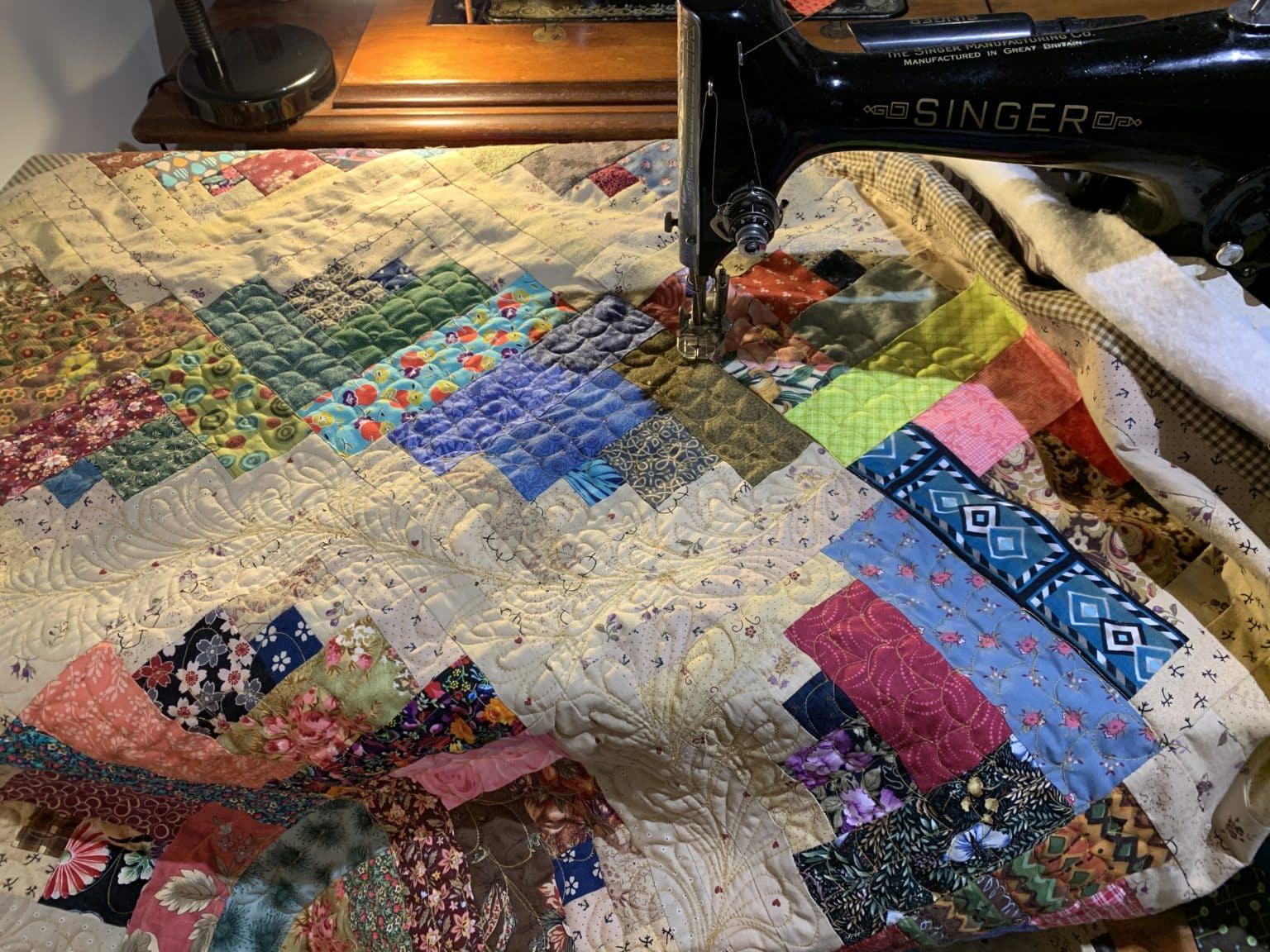 Log Cabin Free Motion Quilting | susies-scraps.com