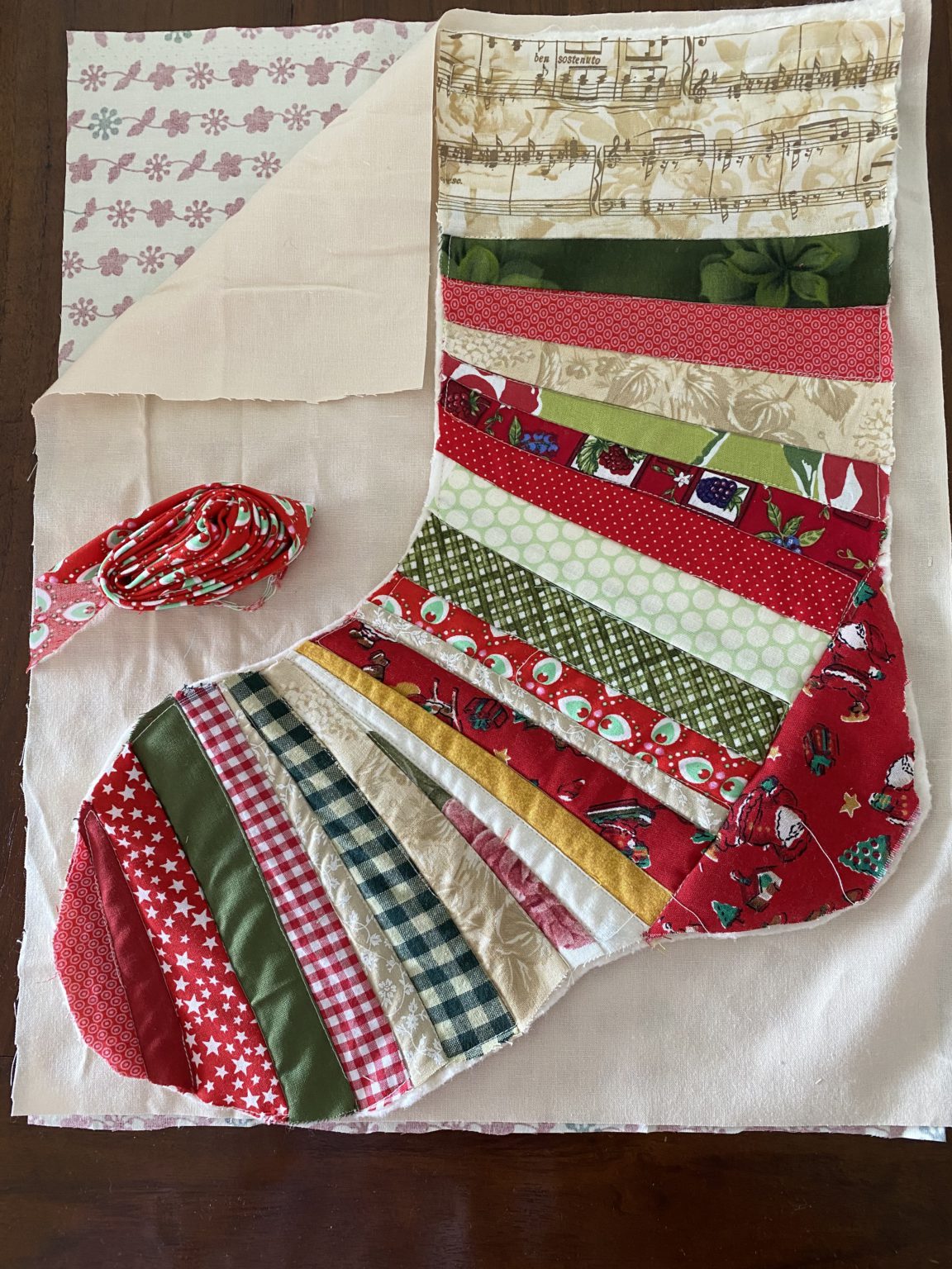 quilted christmas scrappy string stockings | susies-scraps.com