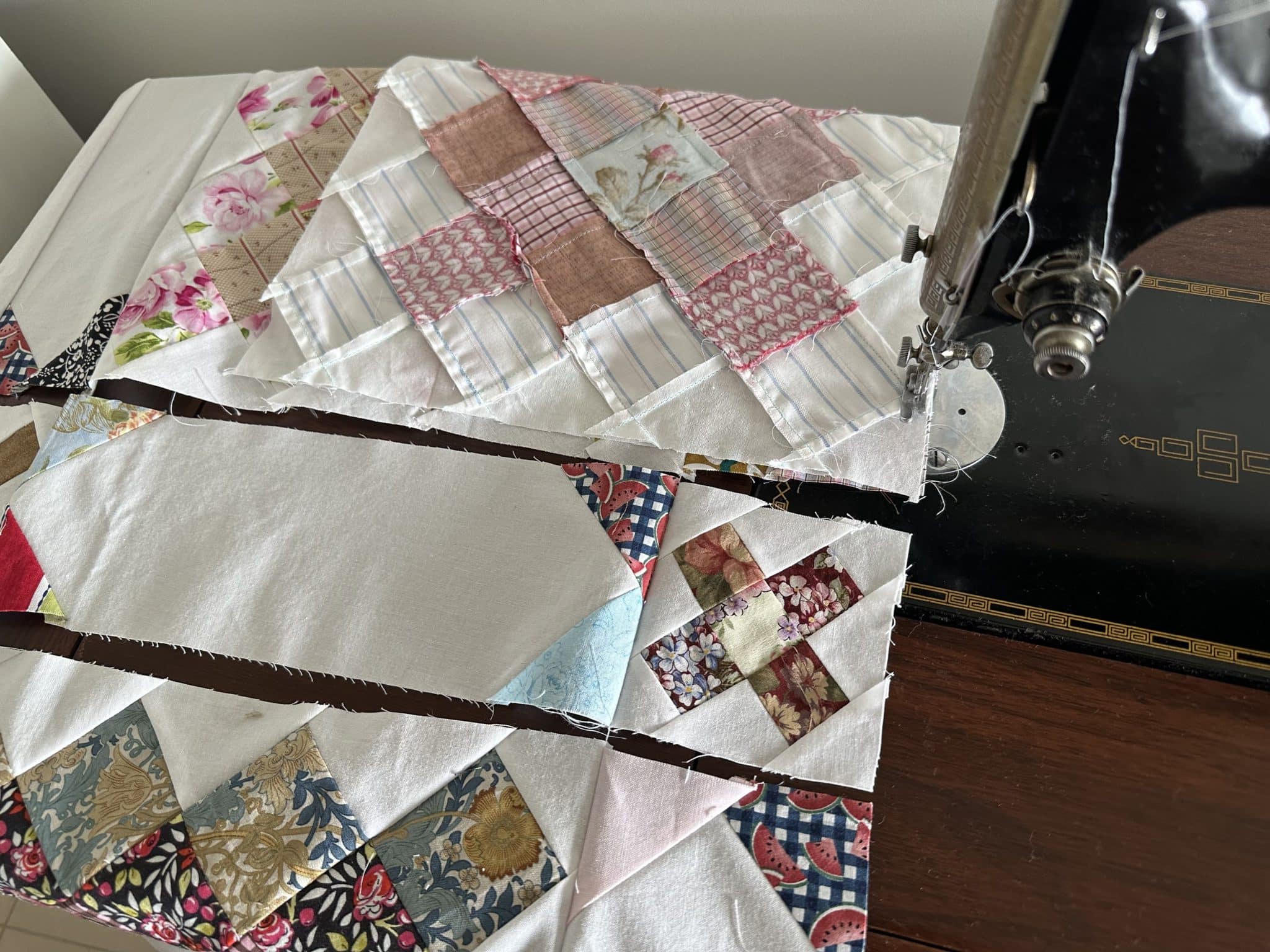 Great Granny Stars Quilt and Pattern | susies-scraps.com