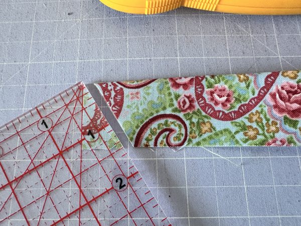 Cut Hexagons from Strips susies-scraps.com